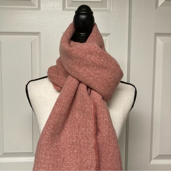 NWT Old Navy Oversized Scarf. Peach Rose. 76 in x 30 in - Picture 6 of 11